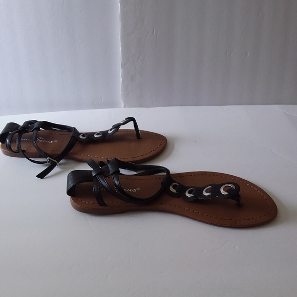 NWOT Fashion Focus Black Sandals with Silver Grommets Size 9 - Picture 4 of 7